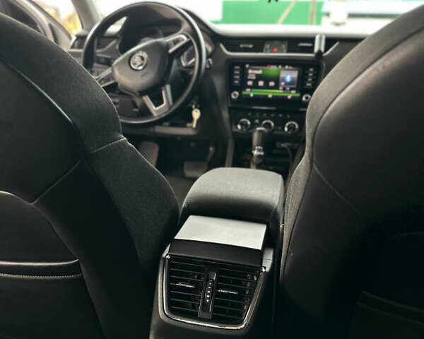 Білий Шкода Октавія, об'ємом двигуна 1.97 л та пробігом 225 тис. км за 15499 $, фото 19 на Automoto.ua