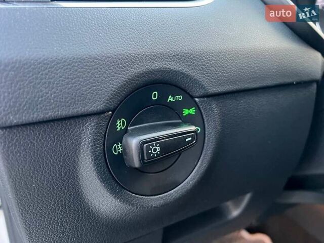 Білий Шкода Октавія, об'ємом двигуна 1.6 л та пробігом 302 тис. км за 14290 $, фото 20 на Automoto.ua