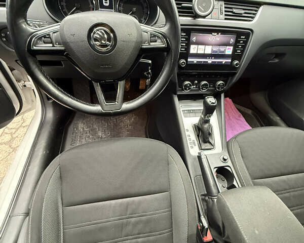 Белый Шкода Октавия, объемом двигателя 1.97 л и пробегом 235 тыс. км за 14500 $, фото 9 на Automoto.ua