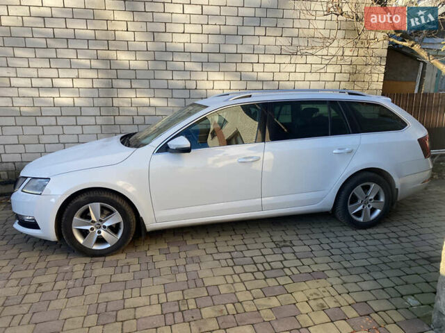 Белый Шкода Октавия, объемом двигателя 1.6 л и пробегом 223 тыс. км за 15500 $, фото 4 на Automoto.ua
