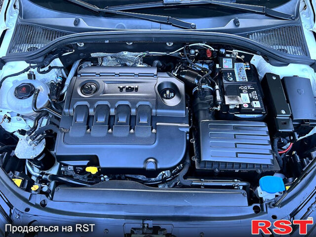 Белый Шкода Октавия, объемом двигателя 2 л и пробегом 245 тыс. км за 15000 $, фото 5 на Automoto.ua