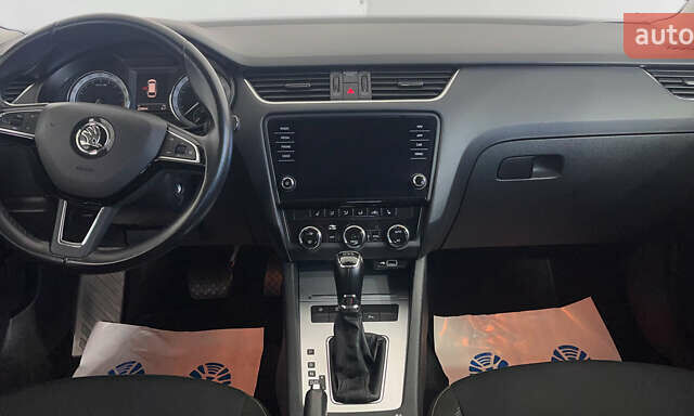 Белый Шкода Октавия, объемом двигателя 1.6 л и пробегом 209 тыс. км за 15950 $, фото 17 на Automoto.ua