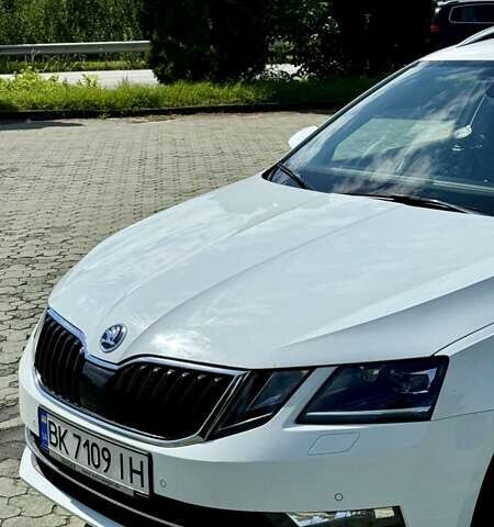 Білий Шкода Октавія, об'ємом двигуна 1.98 л та пробігом 223 тис. км за 18999 $, фото 4 на Automoto.ua