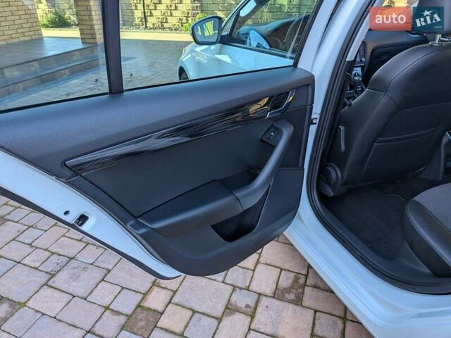 Білий Шкода Октавія, об'ємом двигуна 1.6 л та пробігом 210 тис. км за 14350 $, фото 19 на Automoto.ua