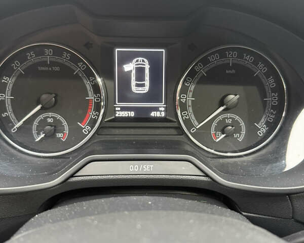 Белый Шкода Октавия, объемом двигателя 1.97 л и пробегом 235 тыс. км за 14500 $, фото 4 на Automoto.ua