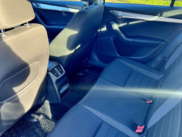 Белый Шкода Октавия, объемом двигателя 2 л и пробегом 245 тыс. км за 15000 $, фото 10 на Automoto.ua