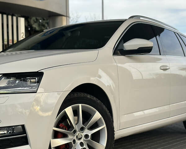 Білий Шкода Октавія, об'ємом двигуна 1.97 л та пробігом 225 тис. км за 15499 $, фото 1 на Automoto.ua