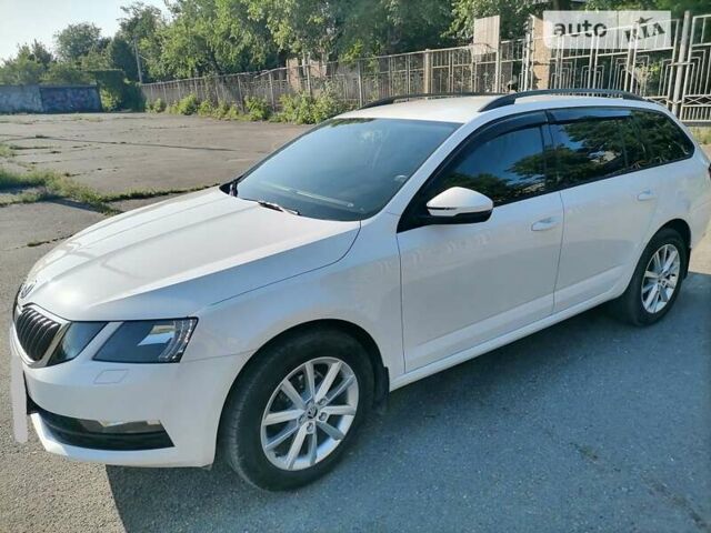 Білий Шкода Октавія, об'ємом двигуна 1.6 л та пробігом 183 тис. км за 13400 $, фото 15 на Automoto.ua