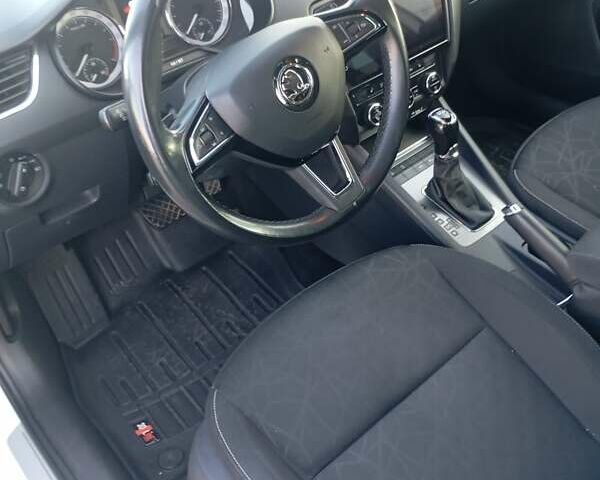 Білий Шкода Октавія, об'ємом двигуна 1.6 л та пробігом 223 тис. км за 15950 $, фото 13 на Automoto.ua