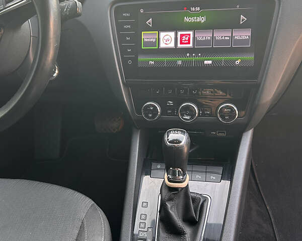 Белый Шкода Октавия, объемом двигателя 1.6 л и пробегом 239 тыс. км за 15000 $, фото 16 на Automoto.ua