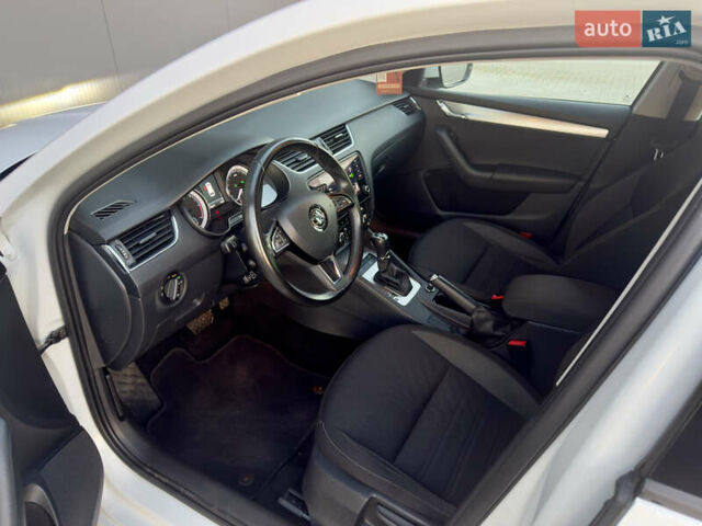 Белый Шкода Октавия, объемом двигателя 1.97 л и пробегом 236 тыс. км за 15700 $, фото 8 на Automoto.ua