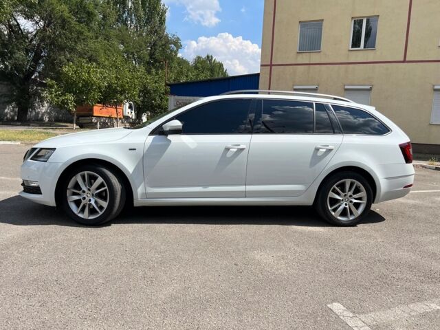 Белый Шкода Октавия, объемом двигателя 2 л и пробегом 209 тыс. км за 16990 $, фото 1 на Automoto.ua