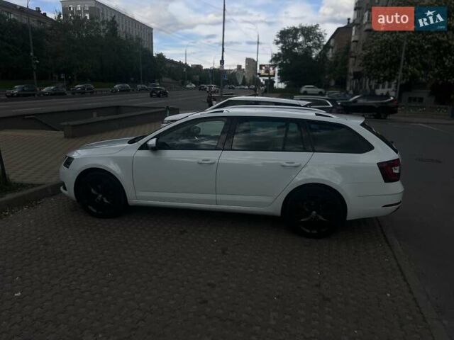 Белый Шкода Октавия, объемом двигателя 1.5 л и пробегом 220 тыс. км за 14500 $, фото 3 на Automoto.ua
