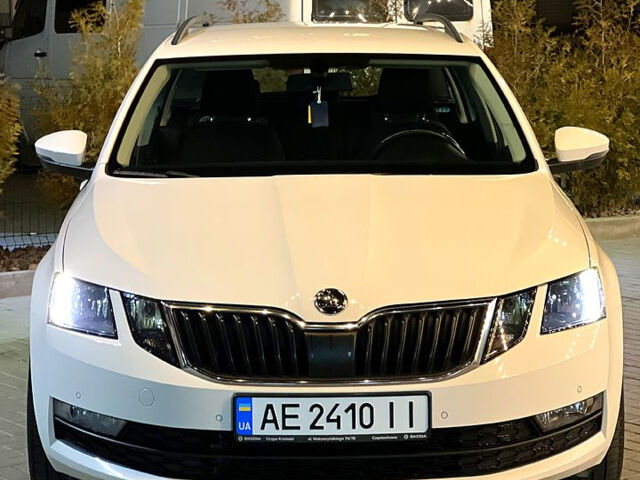 Белый Шкода Октавия, объемом двигателя 2 л и пробегом 245 тыс. км за 15000 $, фото 7 на Automoto.ua