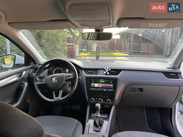 Белый Шкода Октавия, объемом двигателя 1.6 л и пробегом 239 тыс. км за 15000 $, фото 19 на Automoto.ua