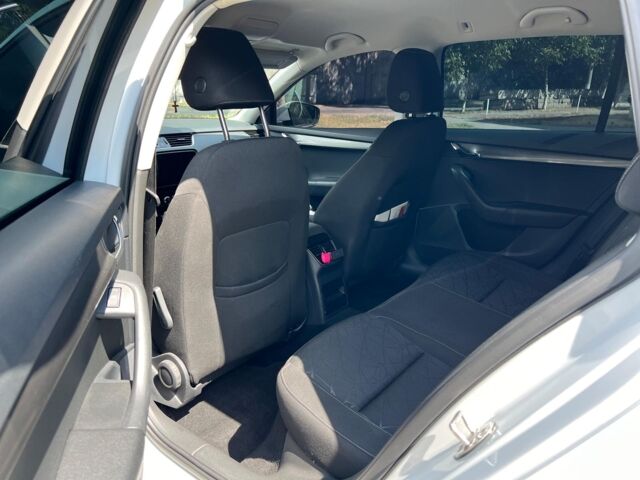 Белый Шкода Октавия, объемом двигателя 2 л и пробегом 209 тыс. км за 16990 $, фото 12 на Automoto.ua