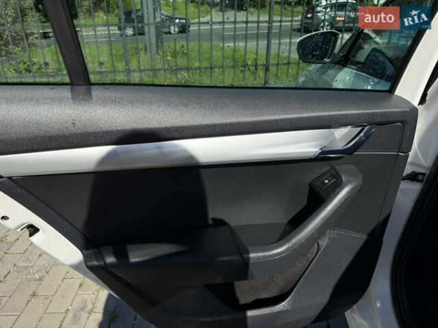 Белый Шкода Октавия, объемом двигателя 1.6 л и пробегом 196 тыс. км за 14200 $, фото 15 на Automoto.ua