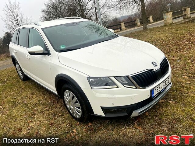 Белый Шкода Октавия, объемом двигателя 20 л и пробегом 250 тыс. км за 15999 $, фото 6 на Automoto.ua