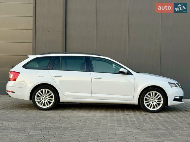 Белый Шкода Октавия, объемом двигателя 1.97 л и пробегом 236 тыс. км за 15700 $, фото 3 на Automoto.ua