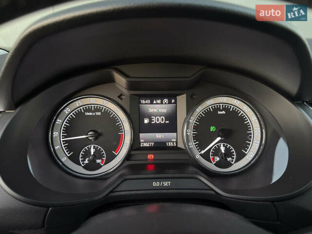 Белый Шкода Октавия, объемом двигателя 1.97 л и пробегом 236 тыс. км за 15700 $, фото 15 на Automoto.ua