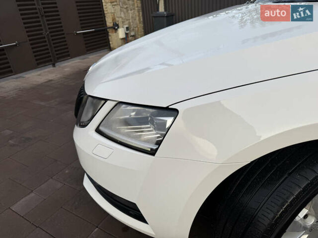 Білий Шкода Октавія, об'ємом двигуна 2 л та пробігом 210 тис. км за 16400 $, фото 19 на Automoto.ua