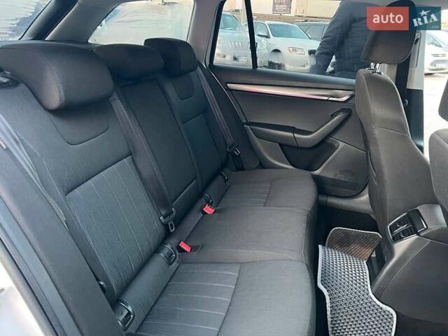Білий Шкода Октавія, об'ємом двигуна 1.6 л та пробігом 302 тис. км за 14290 $, фото 38 на Automoto.ua