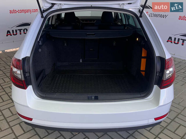 Белый Шкода Октавия, объемом двигателя 1.6 л и пробегом 209 тыс. км за 15950 $, фото 4 на Automoto.ua