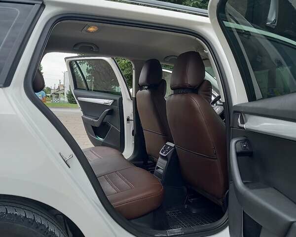 Белый Шкода Октавия, объемом двигателя 1.6 л и пробегом 258 тыс. км за 13500 $, фото 17 на Automoto.ua