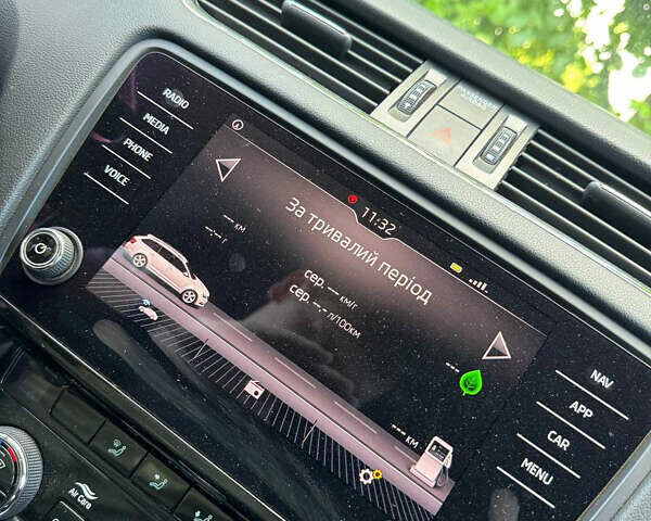 Белый Шкода Октавия, объемом двигателя 2 л и пробегом 229 тыс. км за 15500 $, фото 44 на Automoto.ua