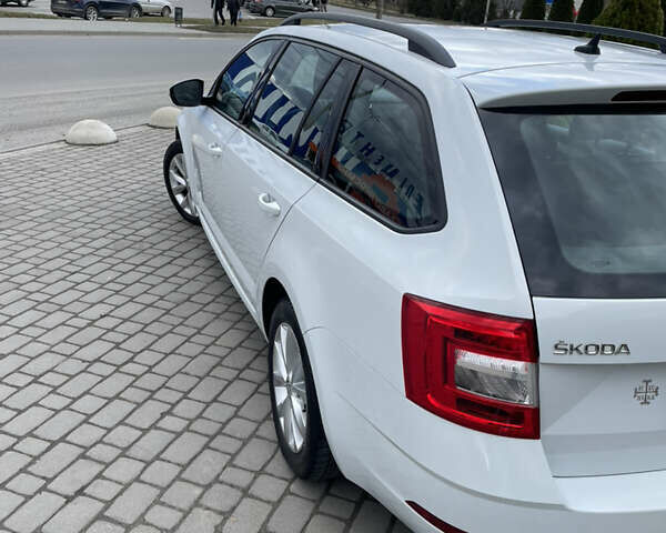 Белый Шкода Октавия, объемом двигателя 1.6 л и пробегом 290 тыс. км за 13000 $, фото 7 на Automoto.ua