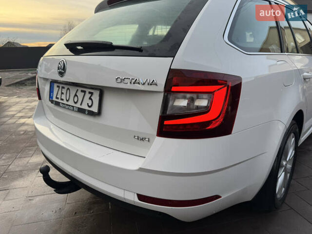 Білий Шкода Октавія, об'ємом двигуна 2 л та пробігом 210 тис. км за 16400 $, фото 14 на Automoto.ua