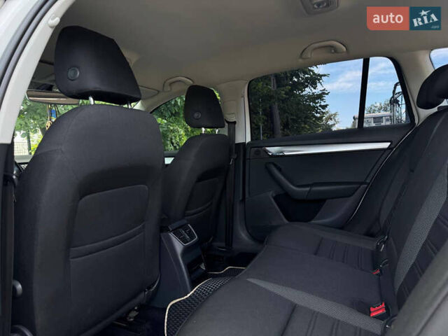 Белый Шкода Октавия, объемом двигателя 2 л и пробегом 229 тыс. км за 15500 $, фото 37 на Automoto.ua
