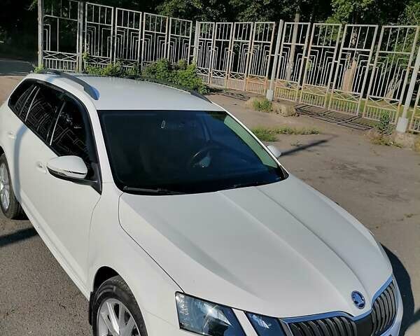 Білий Шкода Октавія, об'ємом двигуна 1.6 л та пробігом 183 тис. км за 13400 $, фото 14 на Automoto.ua