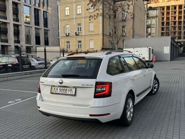 Белый Шкода Октавия, объемом двигателя 1.8 л и пробегом 130 тыс. км за 16150 $, фото 1 на Automoto.ua