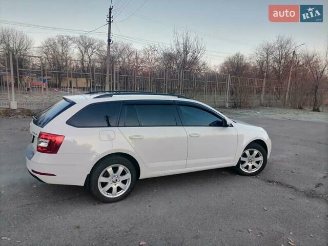 Белый Шкода Октавия, объемом двигателя 1.6 л и пробегом 211 тыс. км за 12900 $, фото 4 на Automoto.ua