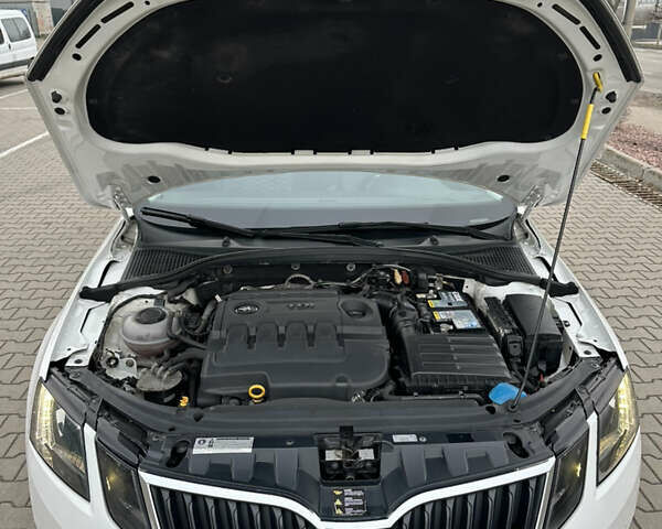 Белый Шкода Октавия, объемом двигателя 1.97 л и пробегом 250 тыс. км за 14500 $, фото 13 на Automoto.ua