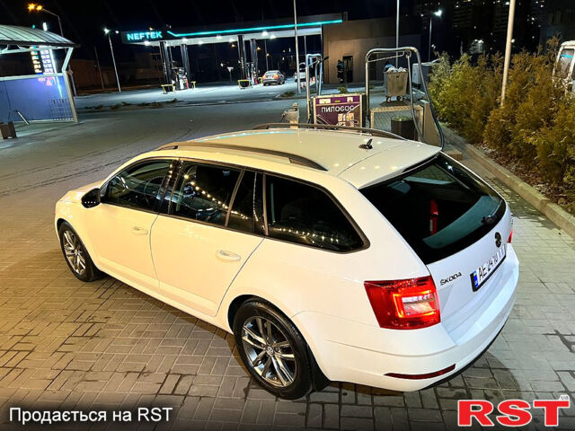 Белый Шкода Октавия, объемом двигателя 2 л и пробегом 245 тыс. км за 15000 $, фото 6 на Automoto.ua