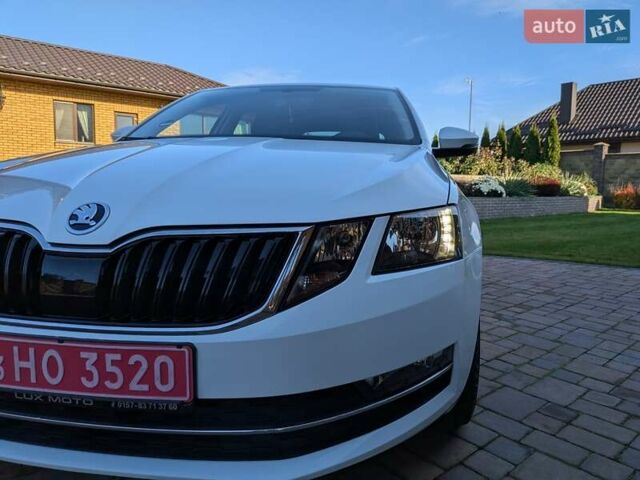 Білий Шкода Октавія, об'ємом двигуна 1.6 л та пробігом 210 тис. км за 14350 $, фото 5 на Automoto.ua