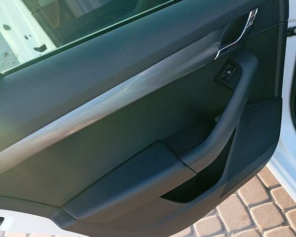 Білий Шкода Октавія, об'ємом двигуна 1.6 л та пробігом 223 тис. км за 15950 $, фото 17 на Automoto.ua