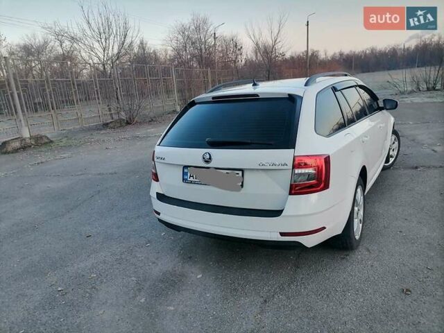 Белый Шкода Октавия, объемом двигателя 1.6 л и пробегом 211 тыс. км за 12900 $, фото 13 на Automoto.ua