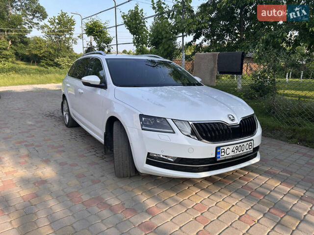 Белый Шкода Октавия, объемом двигателя 1.6 л и пробегом 239 тыс. км за 15000 $, фото 4 на Automoto.ua
