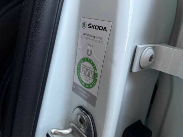 Белый Шкода Октавия, объемом двигателя 2 л и пробегом 324 тыс. км за 15699 $, фото 9 на Automoto.ua
