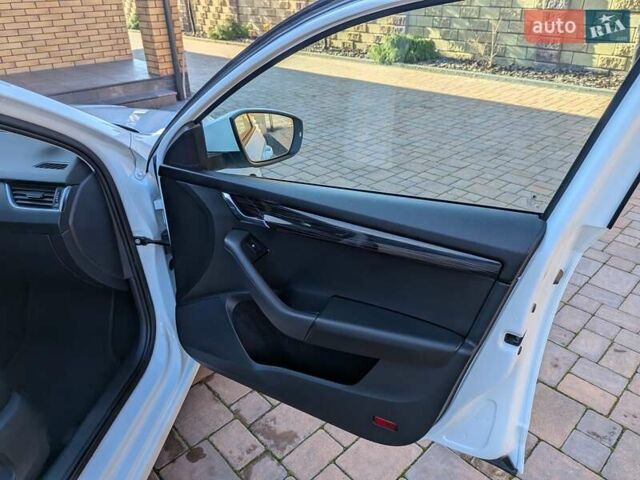 Білий Шкода Октавія, об'ємом двигуна 1.6 л та пробігом 210 тис. км за 14350 $, фото 28 на Automoto.ua