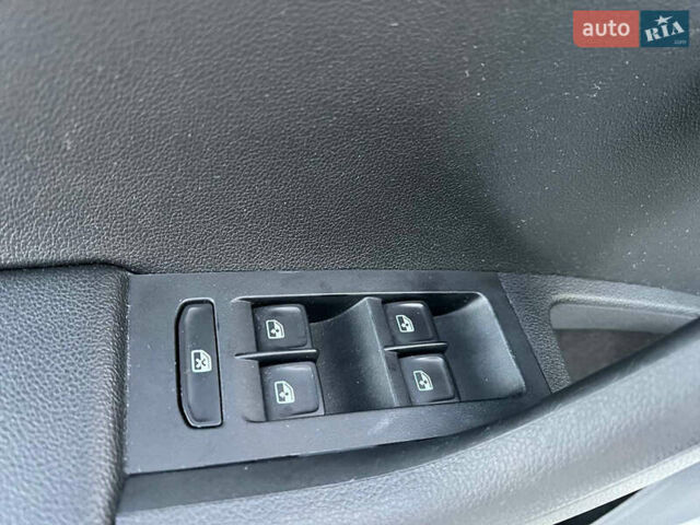 Білий Шкода Октавія, об'ємом двигуна 1.6 л та пробігом 302 тис. км за 14290 $, фото 15 на Automoto.ua