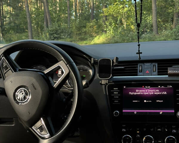 Білий Шкода Октавія, об'ємом двигуна 1.6 л та пробігом 301 тис. км за 13500 $, фото 7 на Automoto.ua
