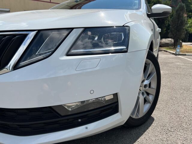 Белый Шкода Октавия, объемом двигателя 2 л и пробегом 209 тыс. км за 16990 $, фото 8 на Automoto.ua