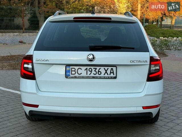 Білий Шкода Октавія, об'ємом двигуна 2 л та пробігом 178 тис. км за 18500 $, фото 6 на Automoto.ua