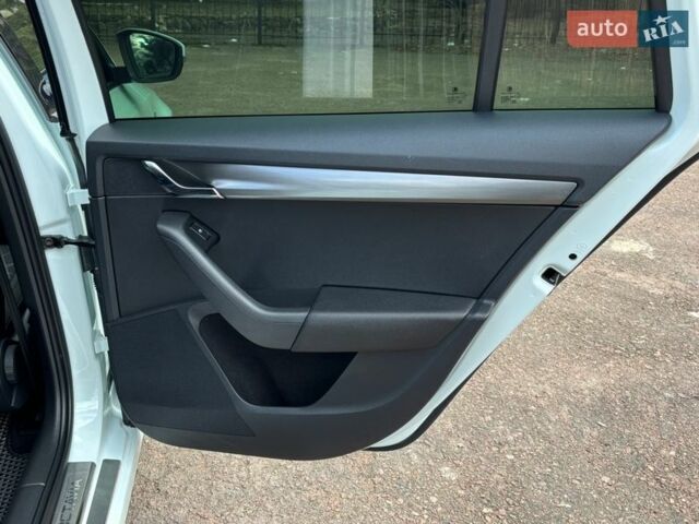 Белый Шкода Октавия, объемом двигателя 1.6 л и пробегом 209 тыс. км за 14300 $, фото 40 на Automoto.ua