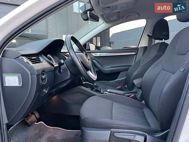 Білий Шкода Октавія, об'ємом двигуна 1.6 л та пробігом 302 тис. км за 14290 $, фото 18 на Automoto.ua