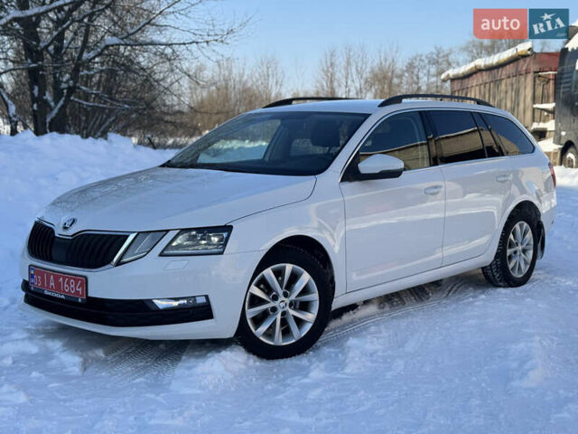 Белый Шкода Октавия, объемом двигателя 2 л и пробегом 211 тыс. км за 16900 $, фото 1 на Automoto.ua